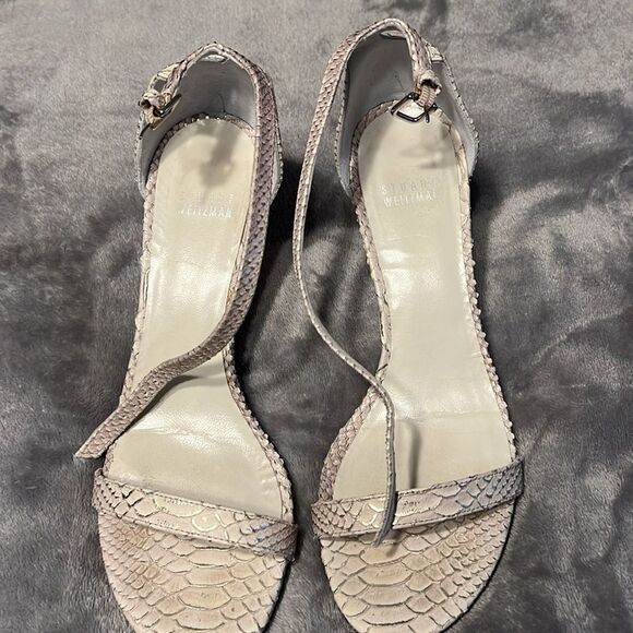 Stuart Weiztman Ivory/Silver Heel - Picture 2 of 7